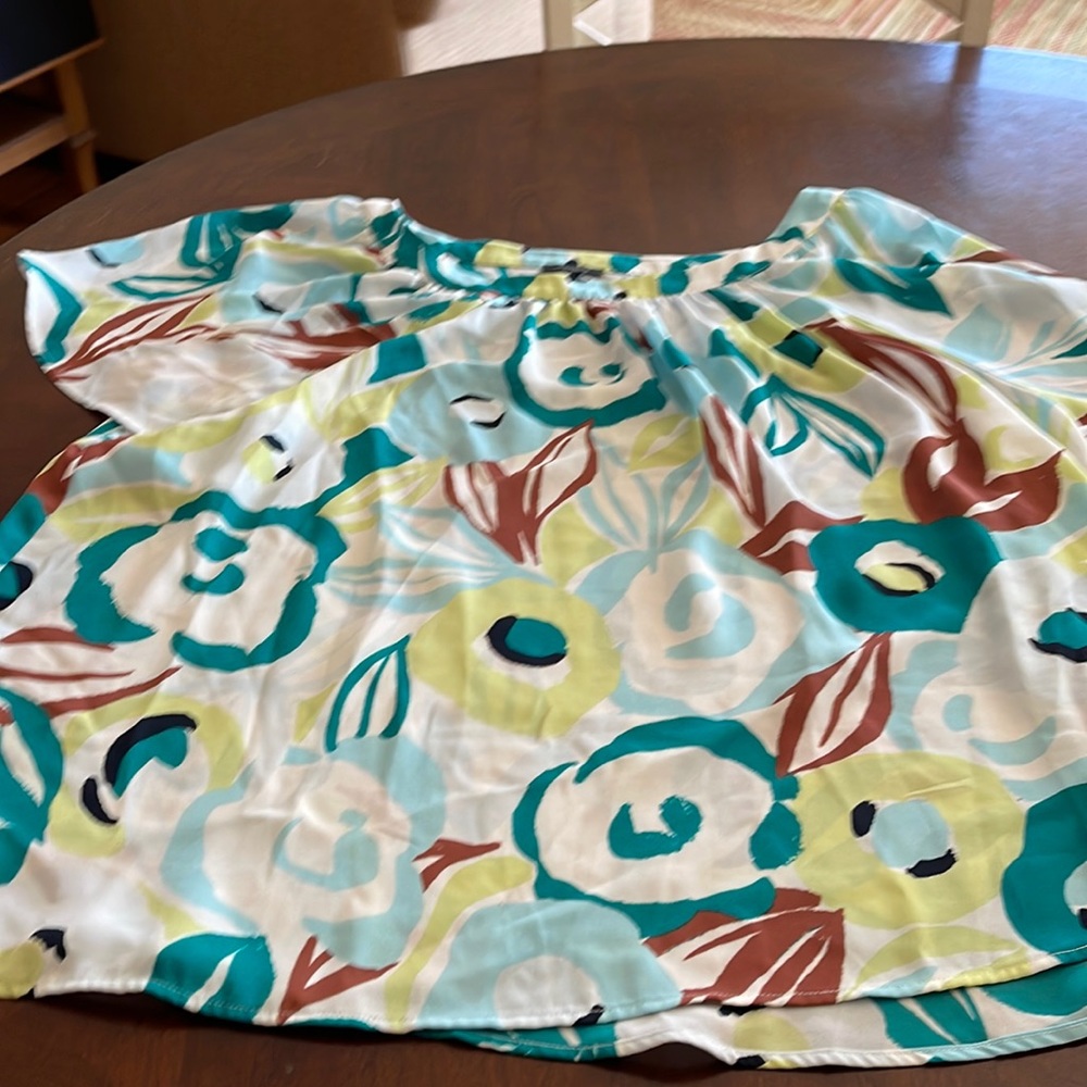 EUC Ann Taylor colorful blouse. XL